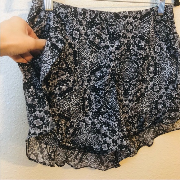 Bcbgeneration printed ruffled shorts - Picture 4 of 9